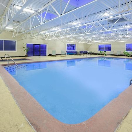 Days Inn By Wyndham Plattsburgh Bagian luar foto