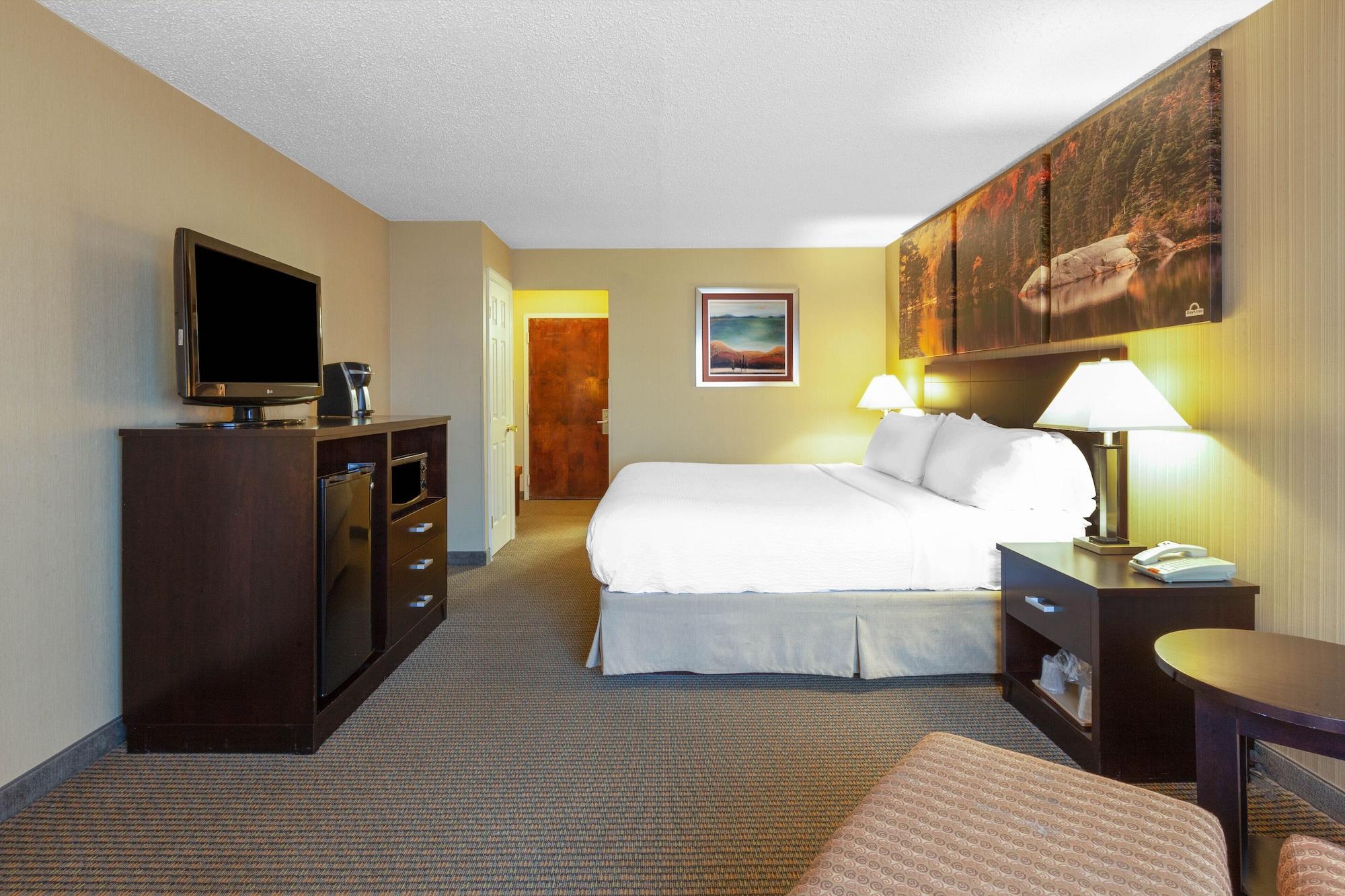 Days Inn By Wyndham Plattsburgh Bagian luar foto