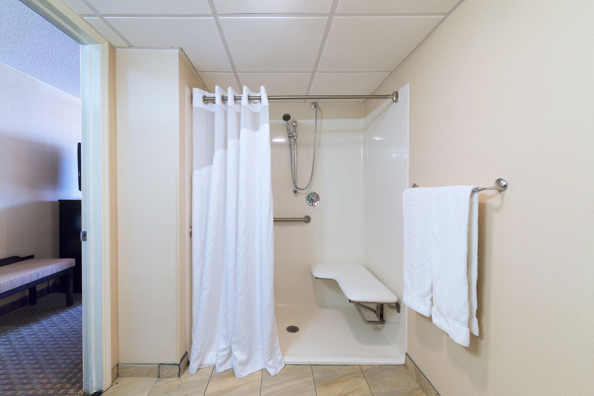 Days Inn By Wyndham Plattsburgh Bagian luar foto