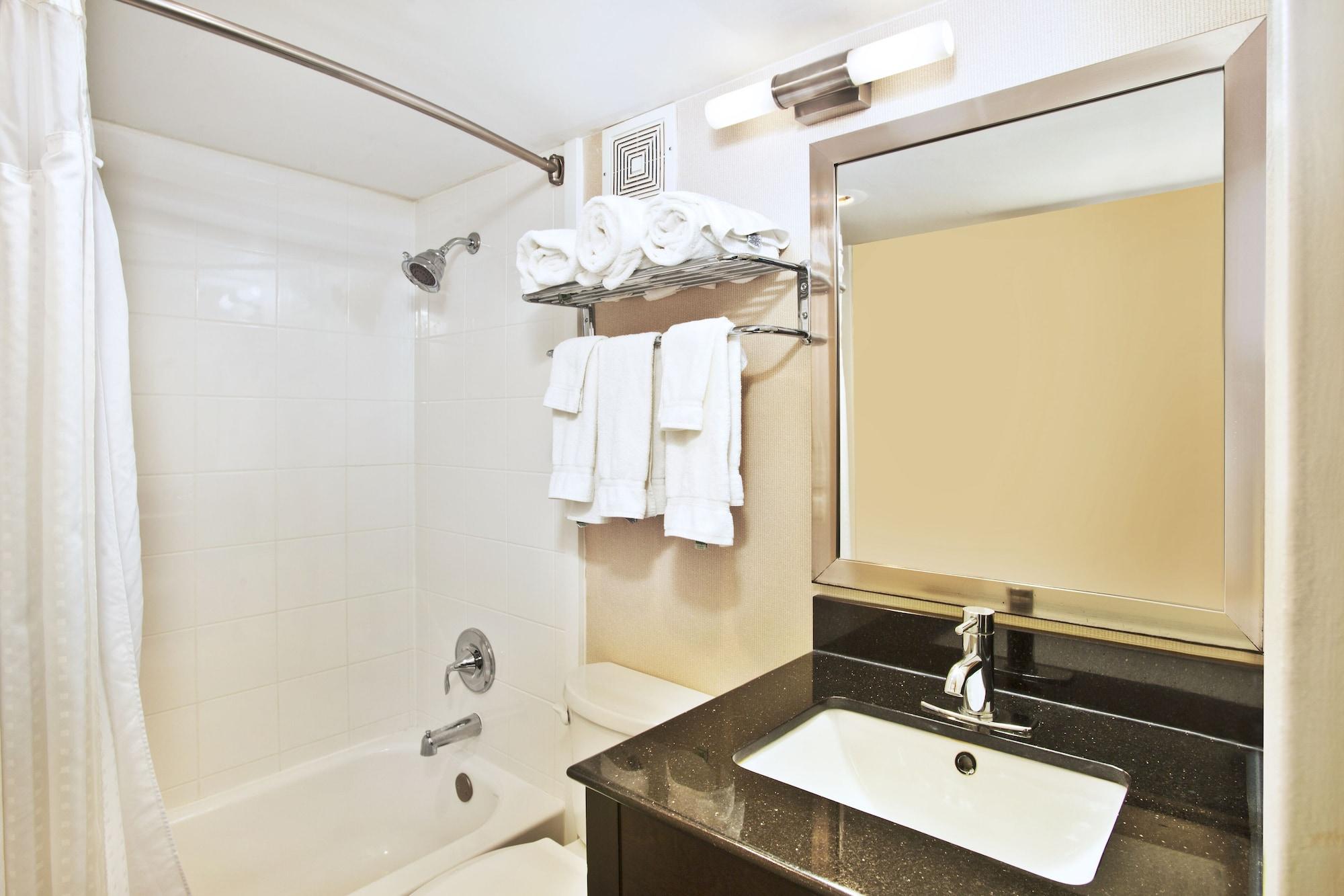 Days Inn By Wyndham Plattsburgh Bagian luar foto