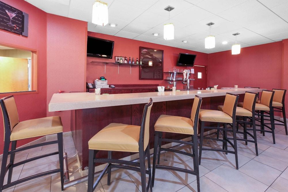 Days Inn By Wyndham Plattsburgh Bagian luar foto