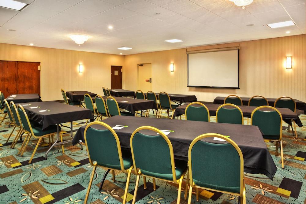 Days Inn By Wyndham Plattsburgh Bagian luar foto