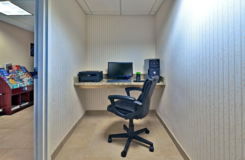 Days Inn By Wyndham Plattsburgh Bagian luar foto