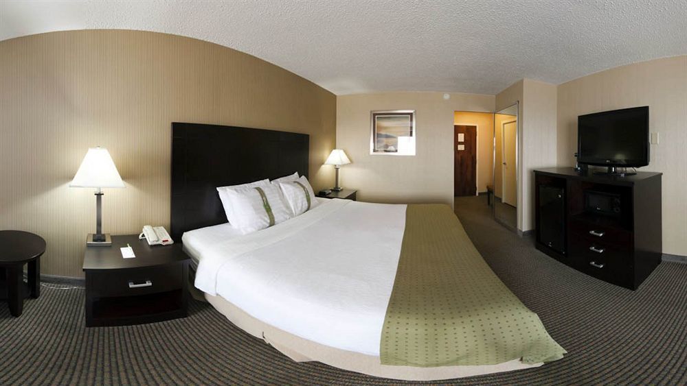Days Inn By Wyndham Plattsburgh Bagian luar foto